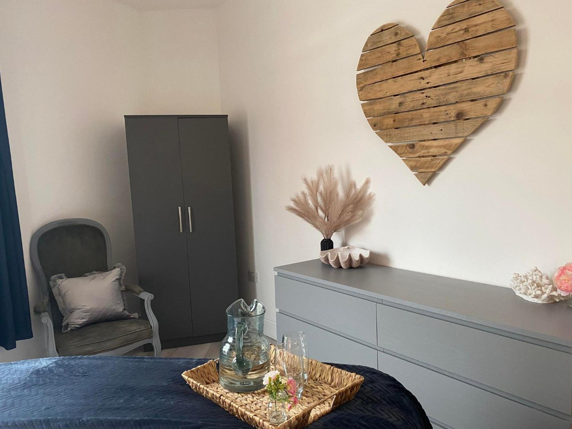 The Retreats 2 Kenfig Hill Pet Friendly 2 Bedroom Flat With King Size Bed Twin Beds And Sofa Bed Sleeps Up To 5 People Екстер'єр фото